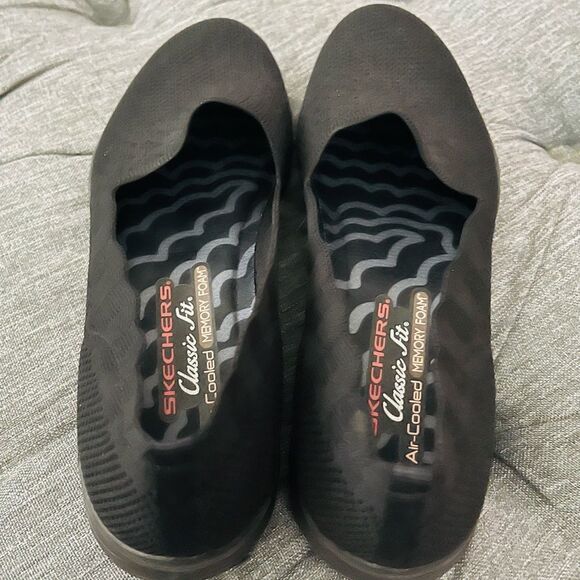 Skechers Classic Fit Memory Foam Slip On Size 9.5 - Picture 2 of 7